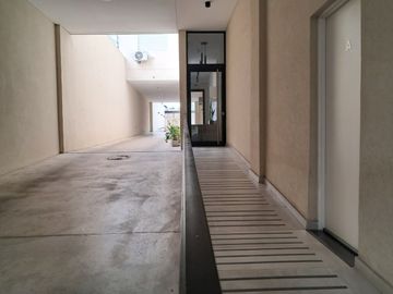 Venta depto. 2amb c/balcón luminoso, V.Ballester.