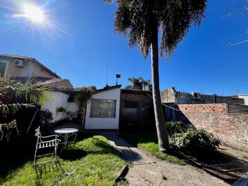 VENTA CASA 4 AMB. LOTE 330m2 CASTELAR NORTE