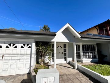 VENTA CASA 4 AMB. LOTE 330m2 CASTELAR NORTE