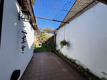 VENTA CASA 4 AMB. LOTE 330m2 CASTELAR NORTE