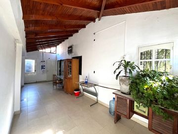 VENTA CASA 4 AMB. LOTE 330m2 CASTELAR NORTE