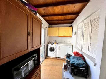 VENTA CASA 4 AMB. LOTE 330m2 CASTELAR NORTE