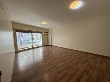 Depto 4 ambientes con dependencia - Av. Santa Fe al 3600