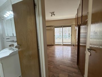 Depto 4 ambientes con dependencia - Av. Santa Fe al 3600