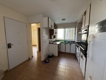 Depto 4 ambientes con dependencia - Av. Santa Fe al 3600