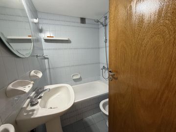 Depto 4 ambientes con dependencia - Av. Santa Fe al 3600