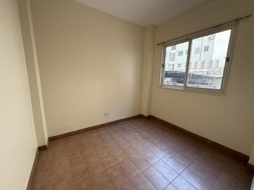 Depto 4 ambientes con dependencia - Av. Santa Fe al 3600