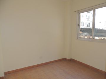 Depto 4 ambientes con dependencia - Av. Santa Fe al 3600