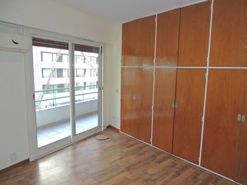 Depto 4 ambientes con dependencia - Av. Santa Fe al 3600