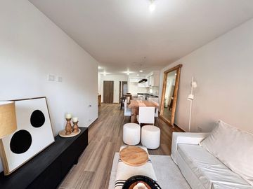 VENTA - Departamento a estrenar de dos dormitorios con balcón al norte y cochera. Lourdes, Rosario