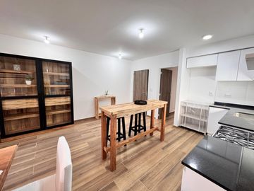 VENTA - Departamento a estrenar de dos dormitorios con balcón al norte y cochera. Lourdes, Rosario