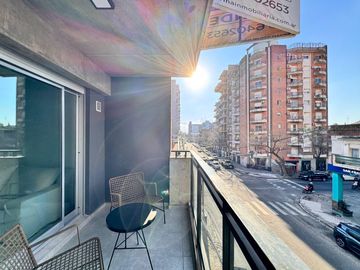 VENTA - Departamento a estrenar de dos dormitorios con balcón al norte y cochera. Lourdes, Rosario