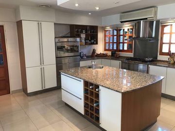 Excelente casa en 2 plantas - 690 m2 construidos sobre lote de 2140 m2