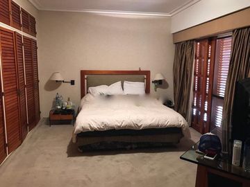 Excelente casa en 2 plantas - 690 m2 construidos sobre lote de 2140 m2