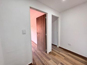 VENTA - Departamento a estrenar de dos dormitorios con balcón y cochera. Lourdes, Rosario.