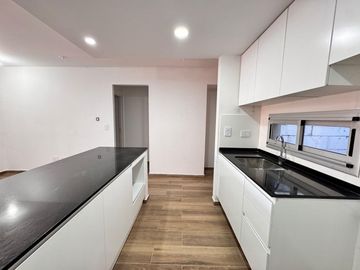 VENTA - Departamento a estrenar de dos dormitorios con balcón y cochera. Lourdes, Rosario.