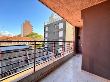 VENTA - Departamento a estrenar de dos dormitorios con balcón y cochera. Lourdes, Rosario.