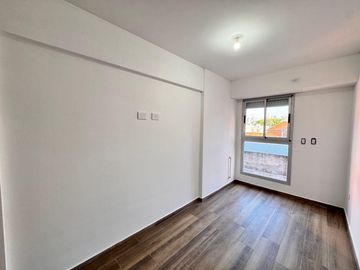 VENTA - Departamento a estrenar de dos dormitorios con balcón y cochera. Lourdes, Rosario.
