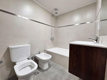 VENTA - Departamento a estrenar de dos dormitorios con balcón y cochera. Lourdes, Rosario.