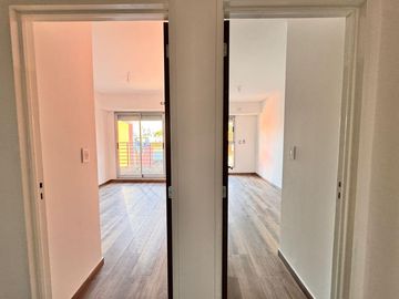 VENTA - Departamento a estrenar de dos dormitorios con balcón y cochera. Lourdes, Rosario.