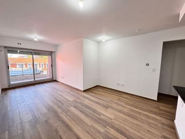VENTA - Departamento a estrenar de dos dormitorios con balcón y cochera. Lourdes, Rosario.