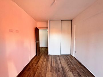 VENTA - Departamento a estrenar de dos dormitorios con balcón y cochera. Lourdes, Rosario.