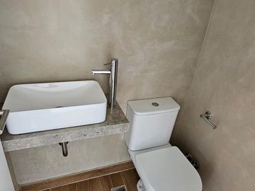 Venta y alquiler de departamento 4 ambientes con dependencia en duplex en Nordelta