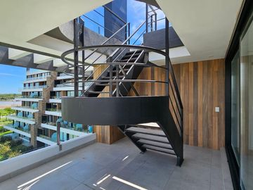 Venta y alquiler de departamento 4 ambientes con dependencia en duplex en Nordelta