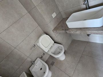 Venta y alquiler de departamento 4 ambientes con dependencia en duplex en Nordelta