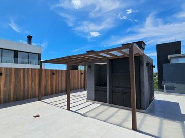 Venta y alquiler de departamento 4 ambientes con dependencia en duplex en Nordelta