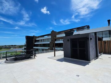 Venta y alquiler de departamento 4 ambientes con dependencia en duplex en Nordelta