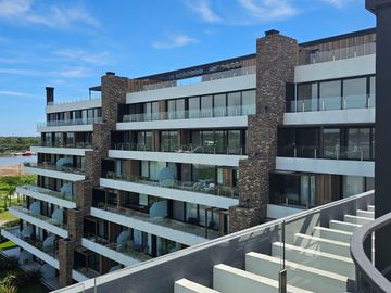 Venta y alquiler de departamento 4 ambientes con dependencia en duplex en Nordelta