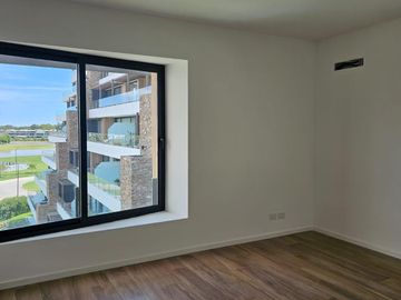 Venta y alquiler de departamento 4 ambientes con dependencia en duplex en Nordelta