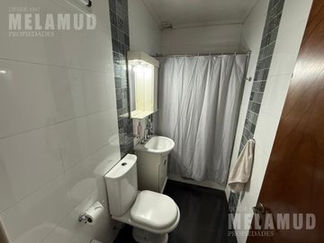 4 AMBIENTES / VENTA / FLORES CON PARRILLA PROPIA