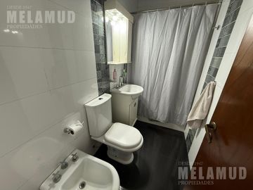 4 AMBIENTES / VENTA / FLORES CON PARRILLA PROPIA