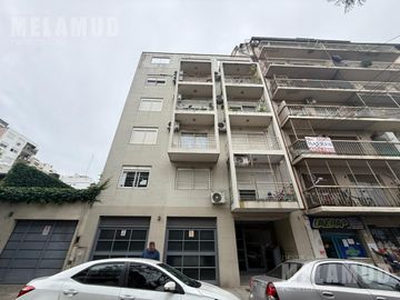 4 AMBIENTES / VENTA / FLORES CON PARRILLA PROPIA