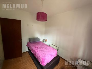 4 AMBIENTES / VENTA / FLORES CON PARRILLA PROPIA