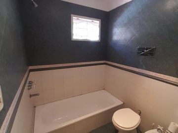 Casa en venta - 3 Dormitorios 2 Baños - 140Mts2 - Monte Grande