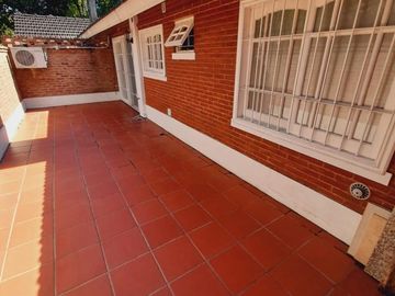 Casa en venta - 3 Dormitorios 2 Baños - 140Mts2 - Monte Grande