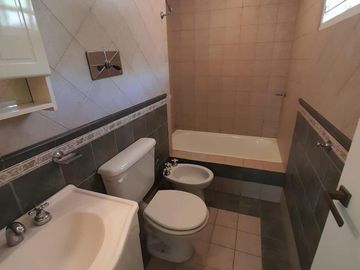 Casa en venta - 3 Dormitorios 2 Baños - 140Mts2 - Monte Grande