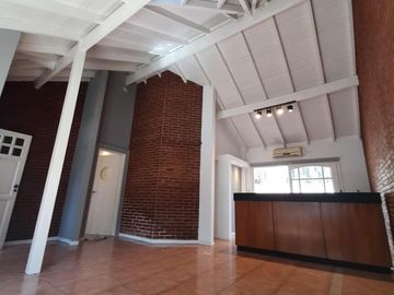 Casa en venta - 3 Dormitorios 2 Baños - 140Mts2 - Monte Grande