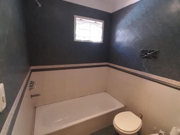 Casa en venta - 3 Dormitorios 2 Baños - 140Mts2 - Monte Grande