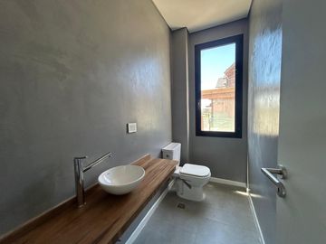 Casa en  venta a la laguna en Canton Golf ESPECTACULAR VISTA ABIERTA