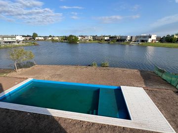 Casa en  venta a la laguna en Canton Golf ESPECTACULAR VISTA ABIERTA