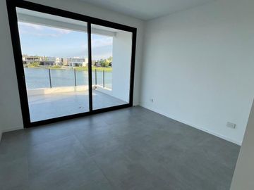 Casa en  venta a la laguna en Canton Golf ESPECTACULAR VISTA ABIERTA