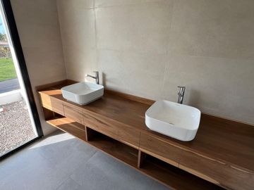 Casa en  venta a la laguna en Canton Golf ESPECTACULAR VISTA ABIERTA