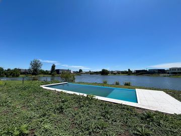 Casa en  venta a la laguna en Canton Golf ESPECTACULAR VISTA ABIERTA