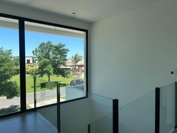 Casa en  venta a la laguna en Canton Golf ESPECTACULAR VISTA ABIERTA