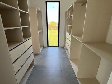 Casa en  venta a la laguna en Canton Golf ESPECTACULAR VISTA ABIERTA