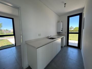 Casa en  venta a la laguna en Canton Golf ESPECTACULAR VISTA ABIERTA